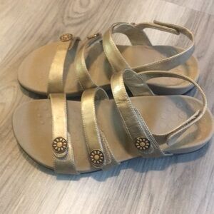 Vionic Sandals Size 7